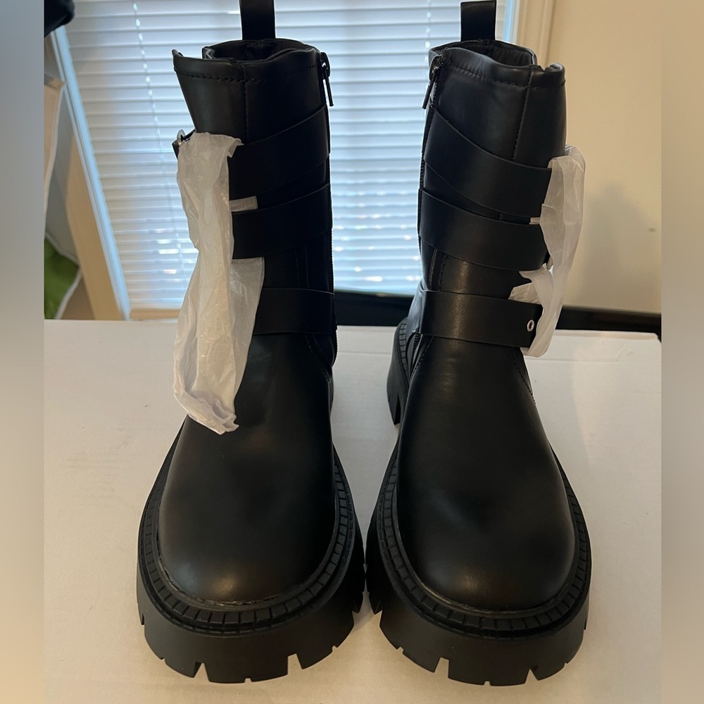 Topshop Black Moto Boots with Buckles - Picture 6 of 6